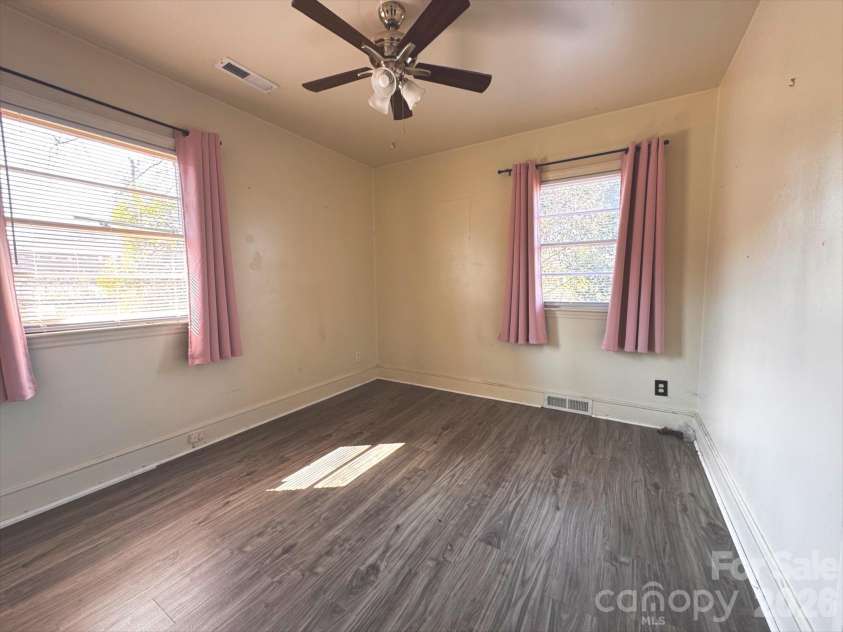 711 Yuma Street, Charlotte, NC 28213.  MLS# CAR4352772, YatesRealty ID 4923. 