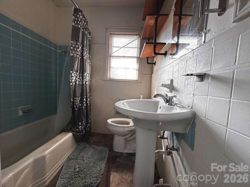 711 Yuma Street, Charlotte, NC 28213.  MLS# CAR4352772, YatesRealty ID 4923. 