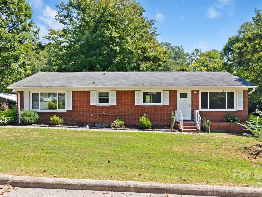 411 Coble Avenue, Albemarle, NC 28001.  MLS# CAR4421862, YatesRealty ID 49230. 