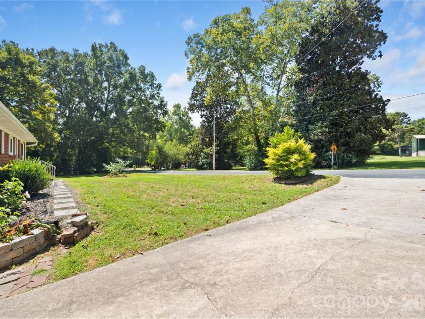 411 Coble Avenue, Albemarle, NC 28001.  MLS# CAR4421862, YatesRealty ID 49230. 