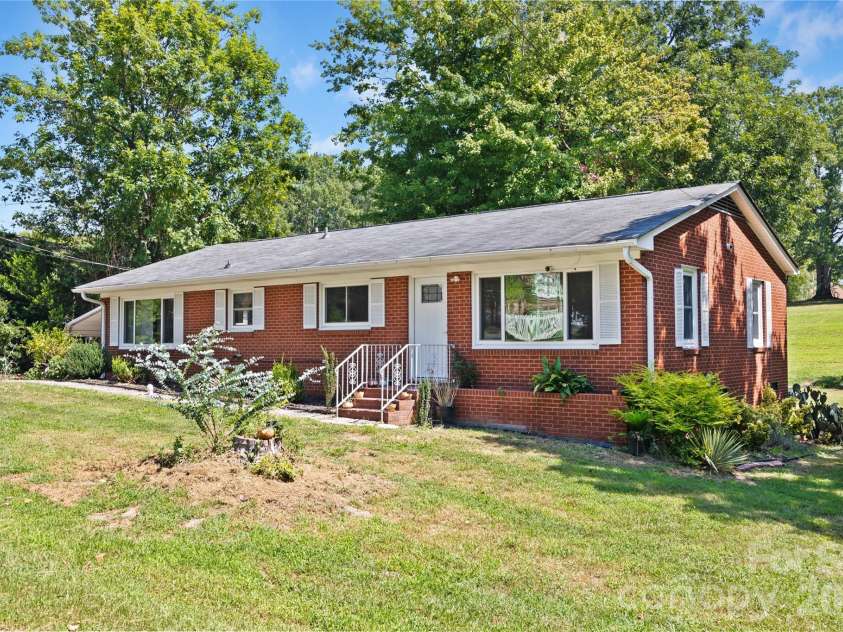 411 Coble Avenue, Albemarle, NC 28001.  MLS# CAR4421862, YatesRealty ID 49230. 