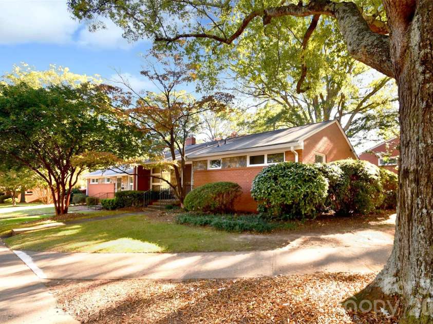 4547 Woodlark Lane, Charlotte, NC 28211.  MLS# CAR4422173, YatesRealty ID 49231. 