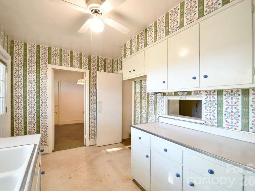4547 Woodlark Lane, Charlotte, NC 28211.  MLS# CAR4422173, YatesRealty ID 49231. 