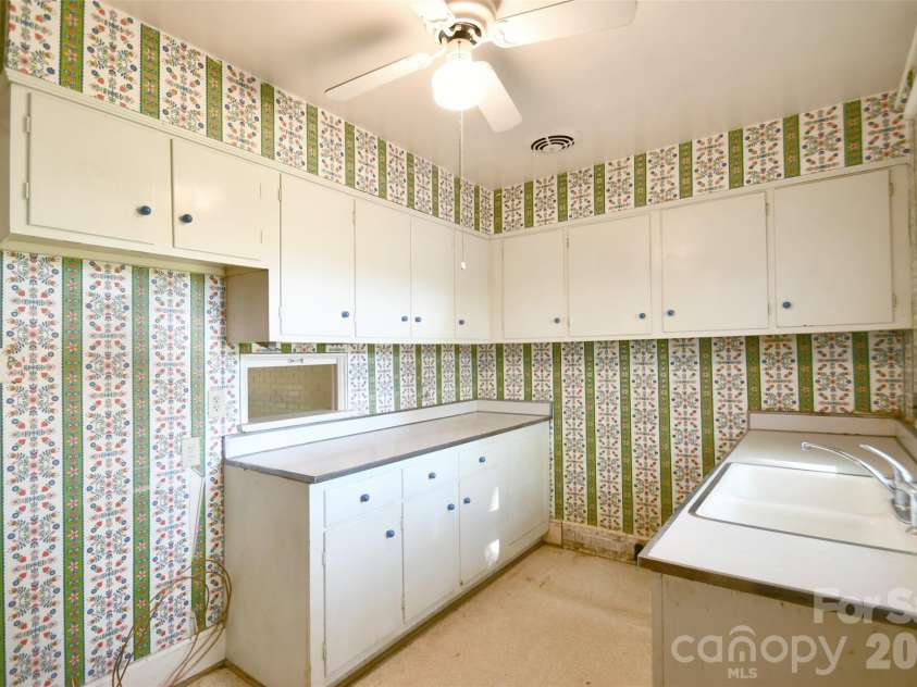 4547 Woodlark Lane, Charlotte, NC 28211.  MLS# CAR4422173, YatesRealty ID 49231. 
