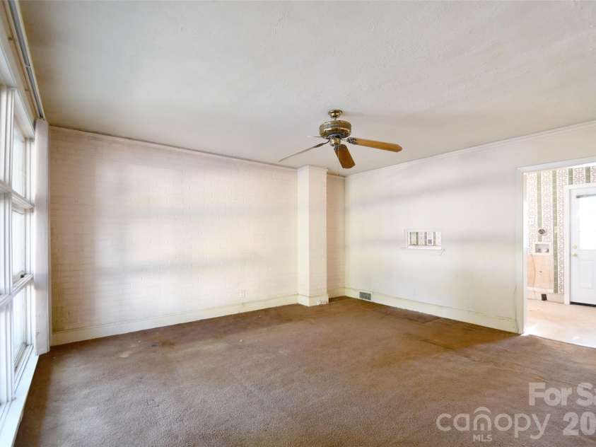 4547 Woodlark Lane, Charlotte, NC 28211.  MLS# CAR4422173, YatesRealty ID 49231. 