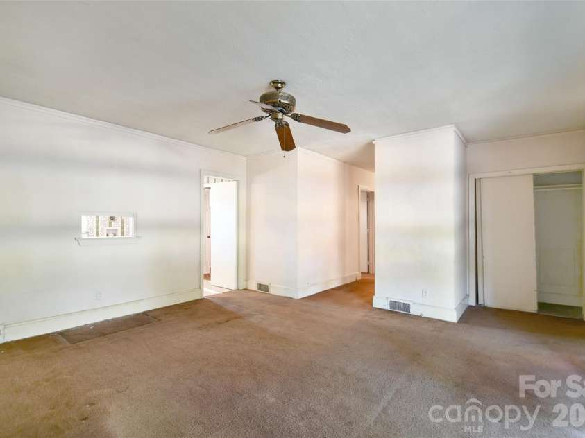4547 Woodlark Lane, Charlotte, NC 28211.  MLS# CAR4422173, YatesRealty ID 49231. 