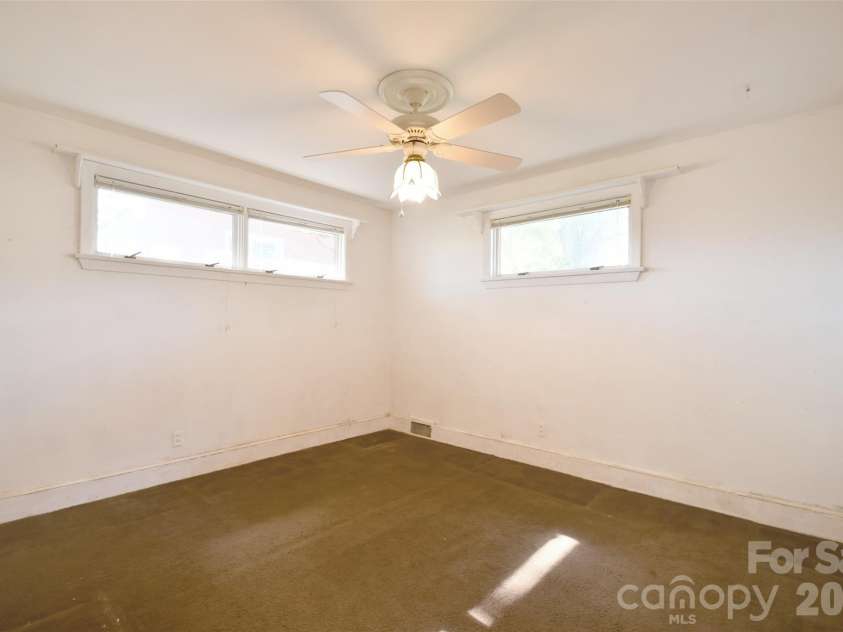 4547 Woodlark Lane, Charlotte, NC 28211.  MLS# CAR4422173, YatesRealty ID 49231. 