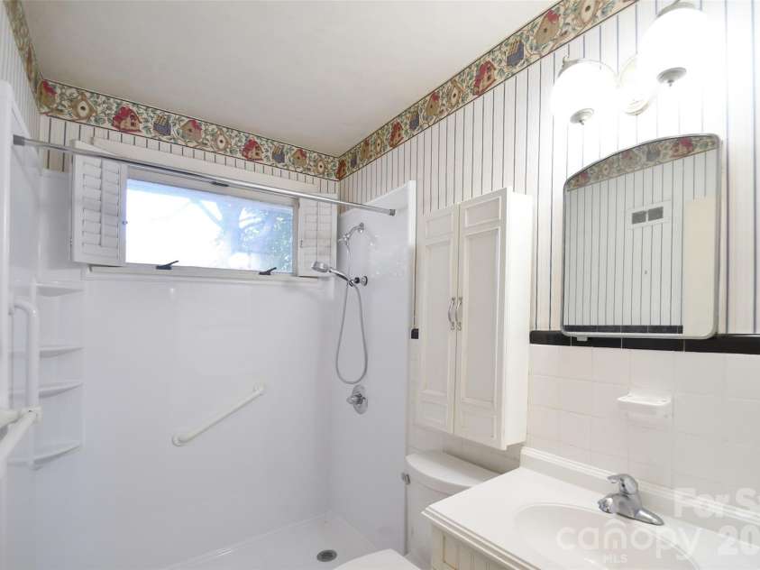 4547 Woodlark Lane, Charlotte, NC 28211.  MLS# CAR4422173, YatesRealty ID 49231. 