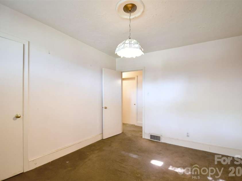 4547 Woodlark Lane, Charlotte, NC 28211.  MLS# CAR4422173, YatesRealty ID 49231. 