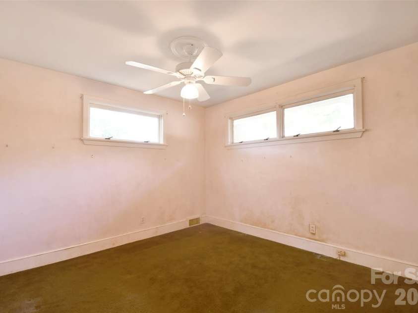 4547 Woodlark Lane, Charlotte, NC 28211.  MLS# CAR4422173, YatesRealty ID 49231. 