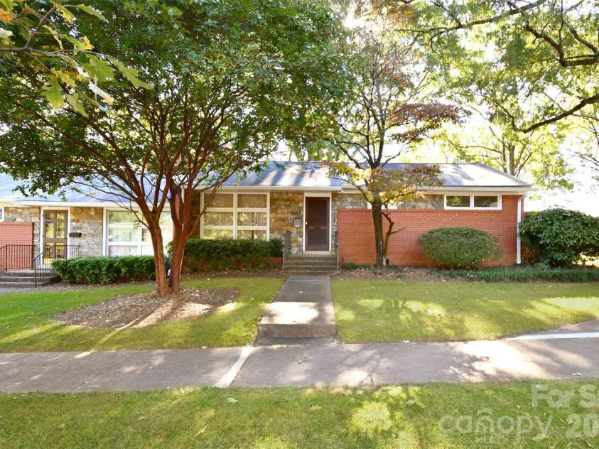 4547 Woodlark Lane, Charlotte, NC 28211.  MLS# CAR4422173, YatesRealty ID 49231. 