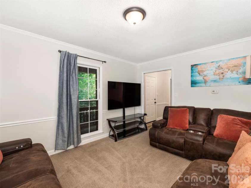14200 Hackamore Drive, Matthews, NC 28105.  MLS# CAR4417963, YatesRealty ID 49234. 