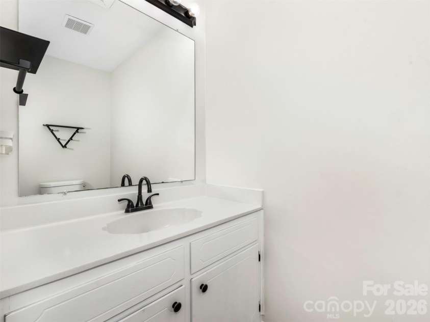 14200 Hackamore Drive, Matthews, NC 28105.  MLS# CAR4417963, YatesRealty ID 49234. 
