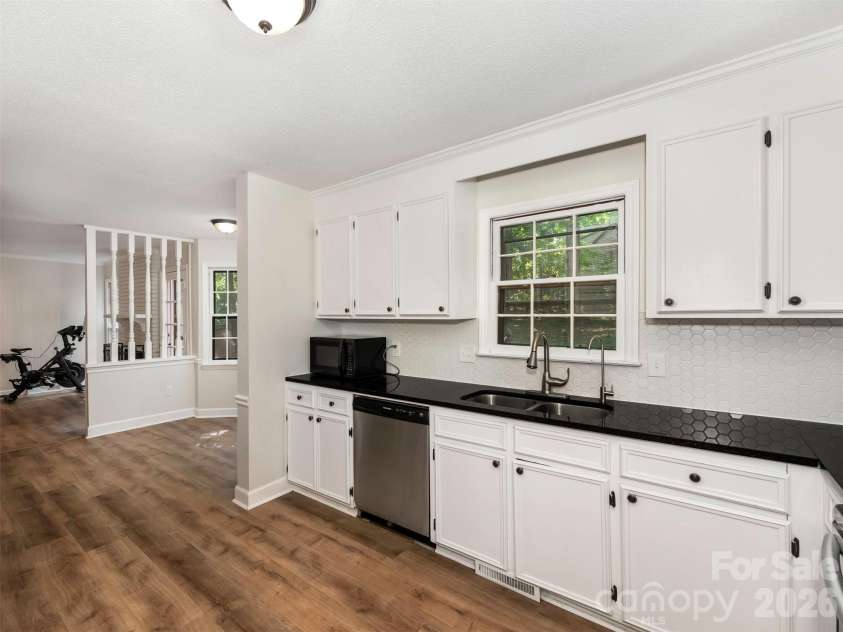 14200 Hackamore Drive, Matthews, NC 28105.  MLS# CAR4417963, YatesRealty ID 49234. 