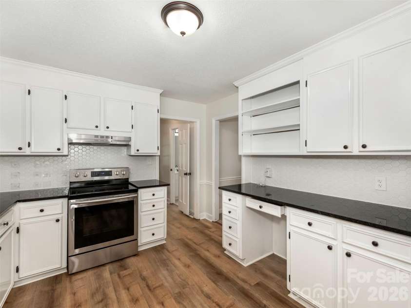 14200 Hackamore Drive, Matthews, NC 28105.  MLS# CAR4417963, YatesRealty ID 49234. 