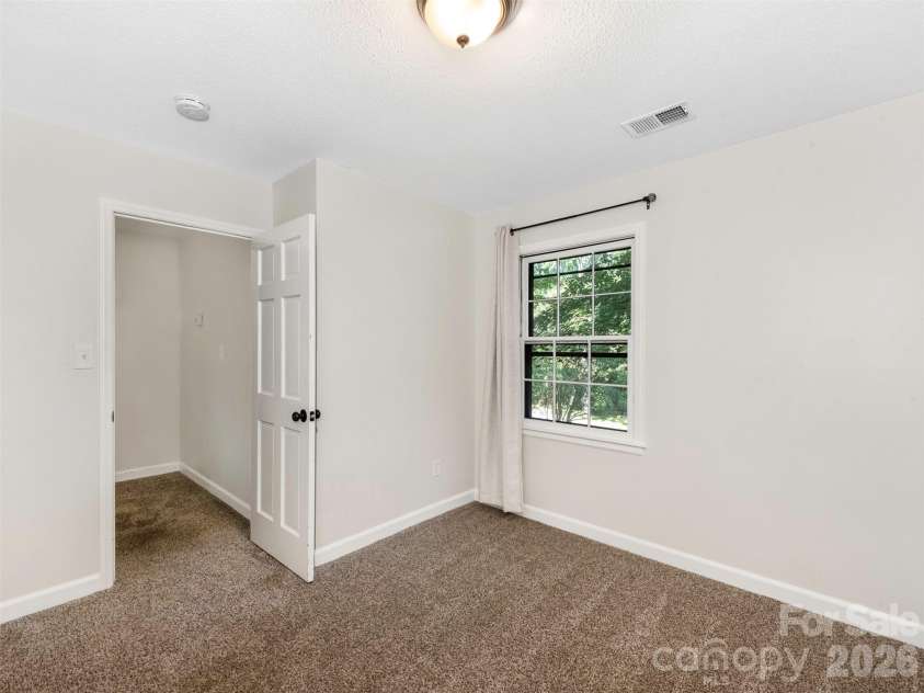 14200 Hackamore Drive, Matthews, NC 28105.  MLS# CAR4417963, YatesRealty ID 49234. 