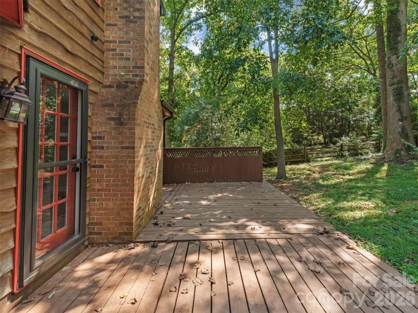 14200 Hackamore Drive, Matthews, NC 28105.  MLS# CAR4417963, YatesRealty ID 49234. 