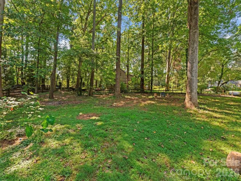 14200 Hackamore Drive, Matthews, NC 28105.  MLS# CAR4417963, YatesRealty ID 49234. 