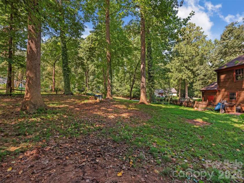 14200 Hackamore Drive, Matthews, NC 28105.  MLS# CAR4417963, YatesRealty ID 49234. 