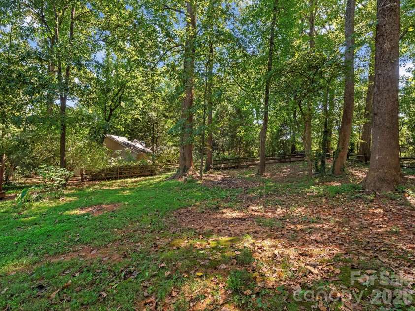 14200 Hackamore Drive, Matthews, NC 28105.  MLS# CAR4417963, YatesRealty ID 49234. 