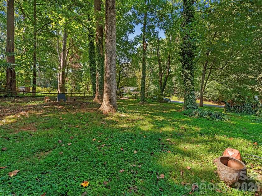 14200 Hackamore Drive, Matthews, NC 28105.  MLS# CAR4417963, YatesRealty ID 49234. 