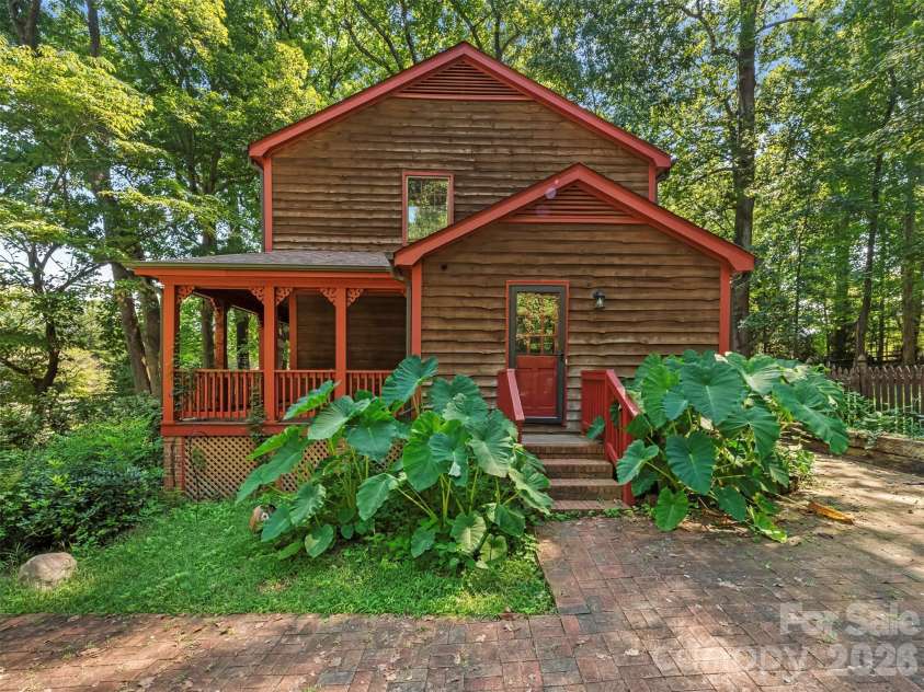 14200 Hackamore Drive, Matthews, NC 28105.  MLS# CAR4417963, YatesRealty ID 49234. 