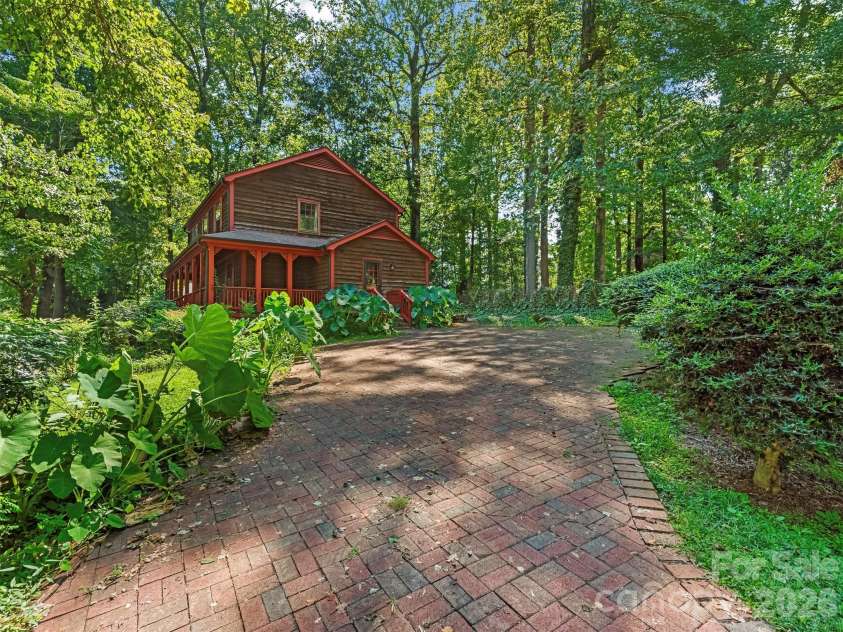 14200 Hackamore Drive, Matthews, NC 28105.  MLS# CAR4417963, YatesRealty ID 49234. 