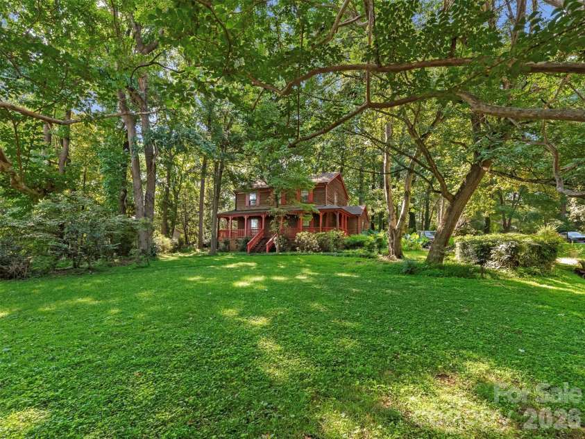 14200 Hackamore Drive, Matthews, NC 28105.  MLS# CAR4417963, YatesRealty ID 49234. 