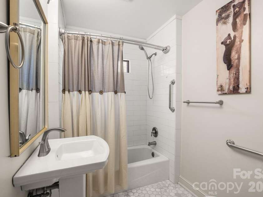 1 Orchid Lane, Asheville, NC 28803.  MLS# CAR4421419, YatesRealty ID 49235. 