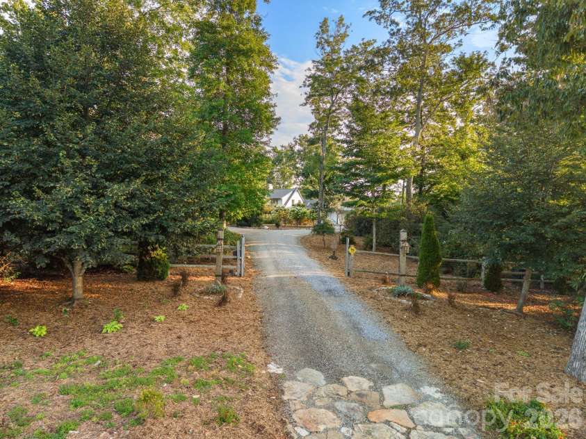 1 Orchid Lane, Asheville, NC 28803.  MLS# CAR4421419, YatesRealty ID 49235. 