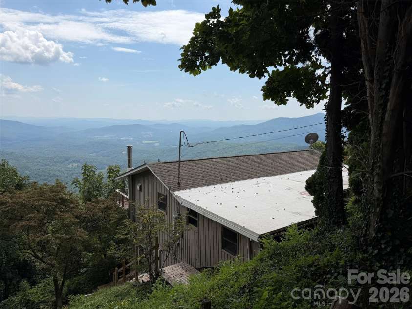 484 Alpine Drive, Little Switzerland, NC 28749.  MLS# CAR4415396, YatesRealty ID 49237. 