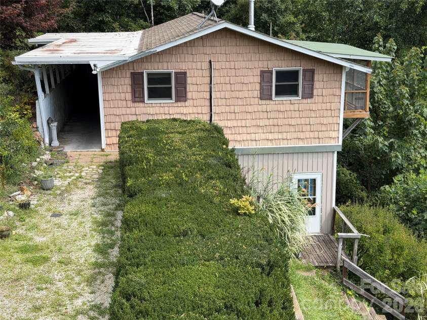 484 Alpine Drive, Little Switzerland, NC 28749.  MLS# CAR4415396, YatesRealty ID 49237. 