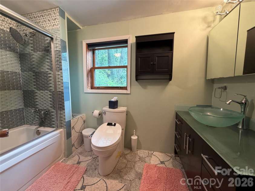 484 Alpine Drive, Little Switzerland, NC 28749.  MLS# CAR4415396, YatesRealty ID 49237. Bath 1