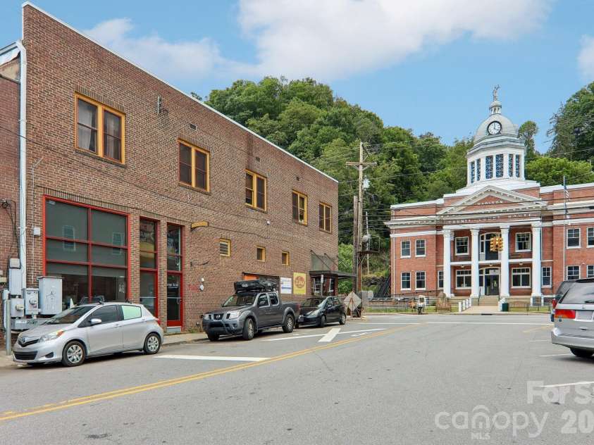 164 Pegg Road, Marshall, NC 28753.  MLS# CAR4417491, YatesRealty ID 49238. Zuma's Coffee