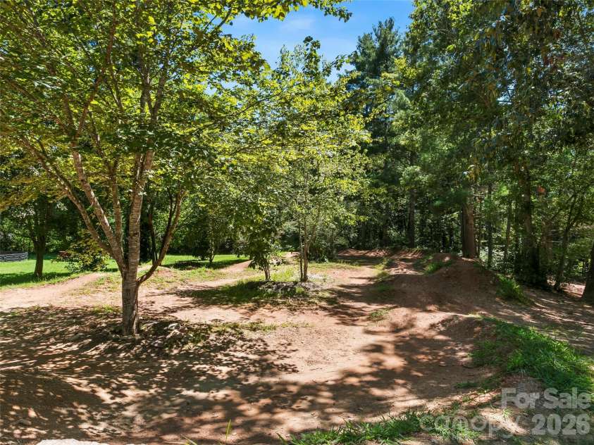 101 Castlerock Drive, Asheville, NC 28806.  MLS# CAR4418142, YatesRealty ID 49239. 