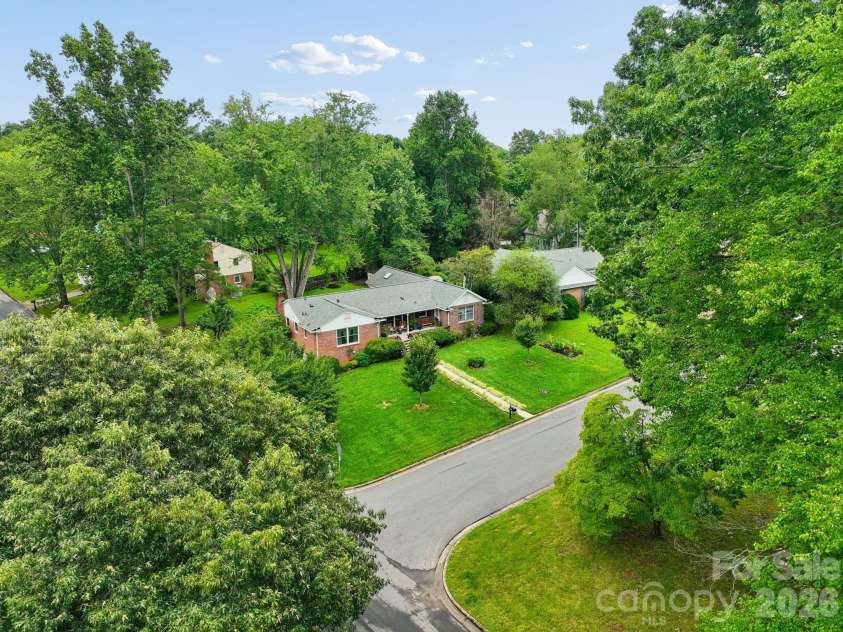 101 Castlerock Drive, Asheville, NC 28806.  MLS# CAR4418142, YatesRealty ID 49239. 