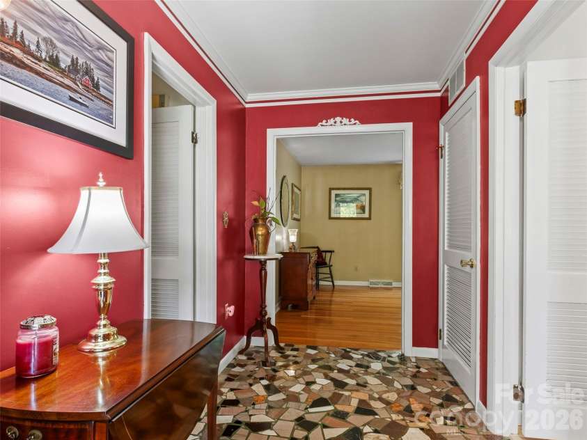 101 Castlerock Drive, Asheville, NC 28806.  MLS# CAR4418142, YatesRealty ID 49239. Front entryway