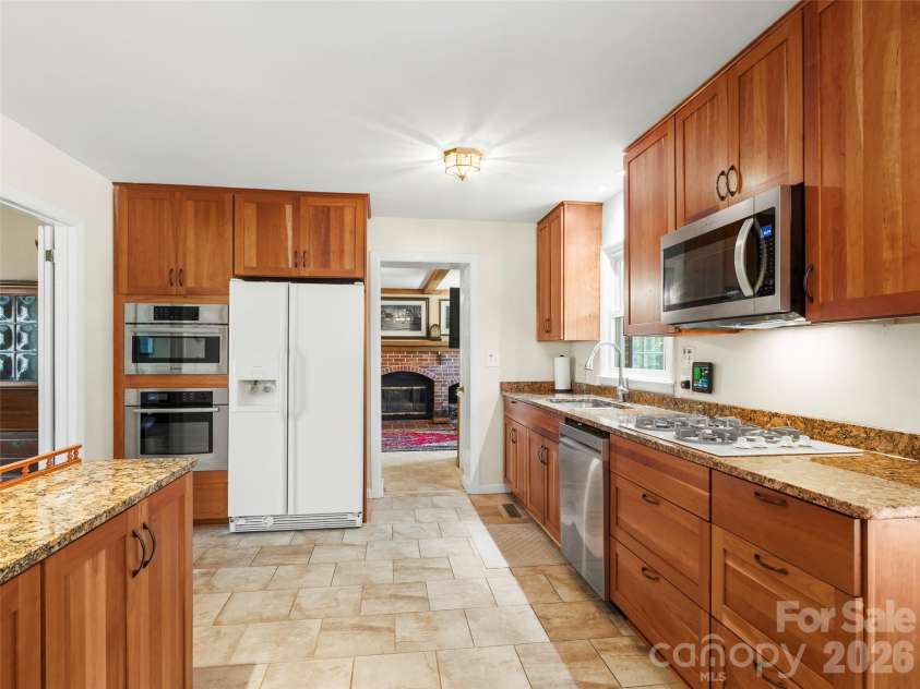 101 Castlerock Drive, Asheville, NC 28806.  MLS# CAR4418142, YatesRealty ID 49239. Kitchen