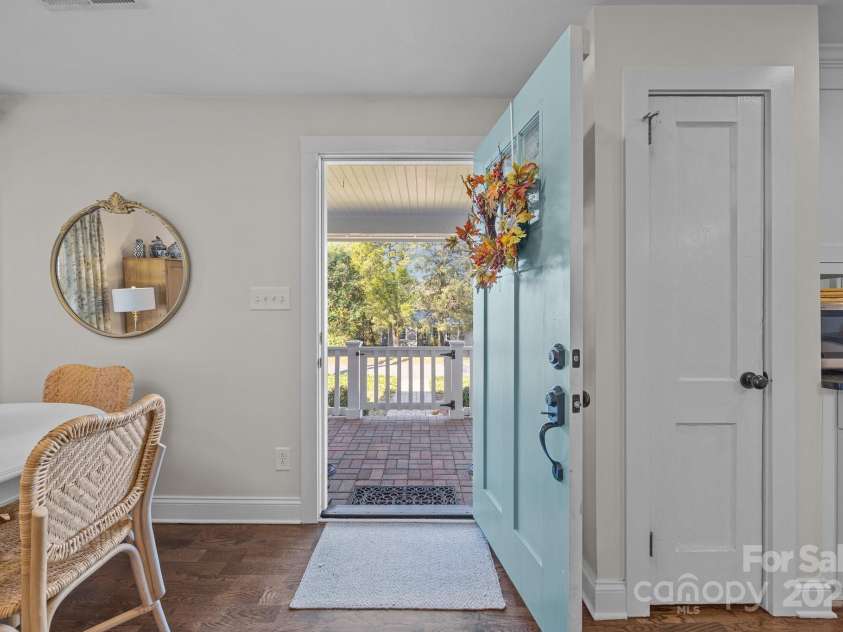 106 Turner Avenue, Charlotte, NC 28216.  MLS# CAR4243777, YatesRealty ID 4924. Front Entry