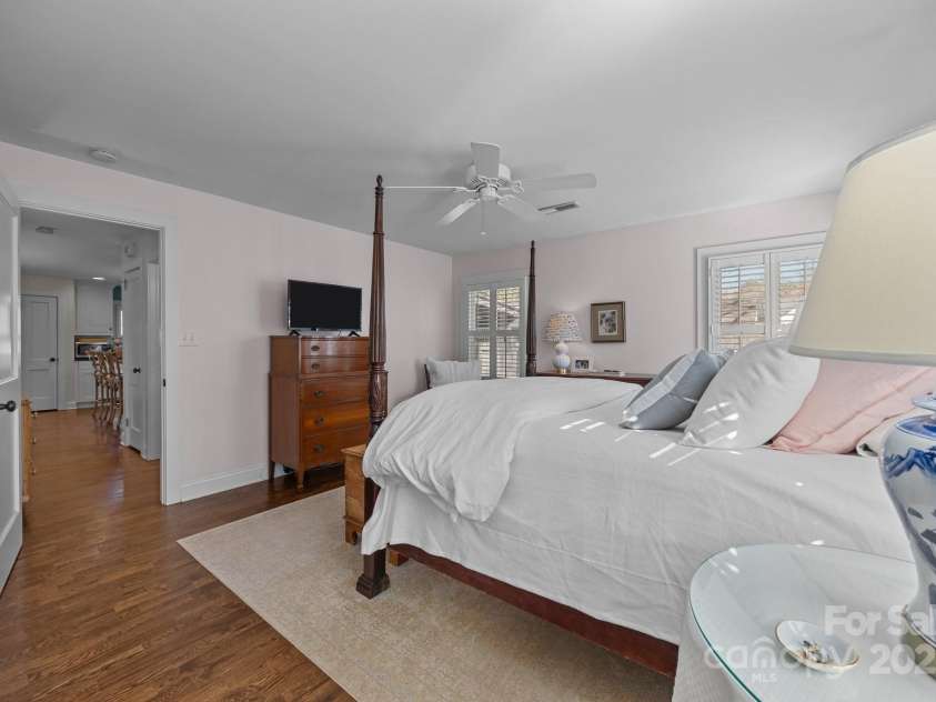 106 Turner Avenue, Charlotte, NC 28216.  MLS# CAR4243777, YatesRealty ID 4924. Owner Suite