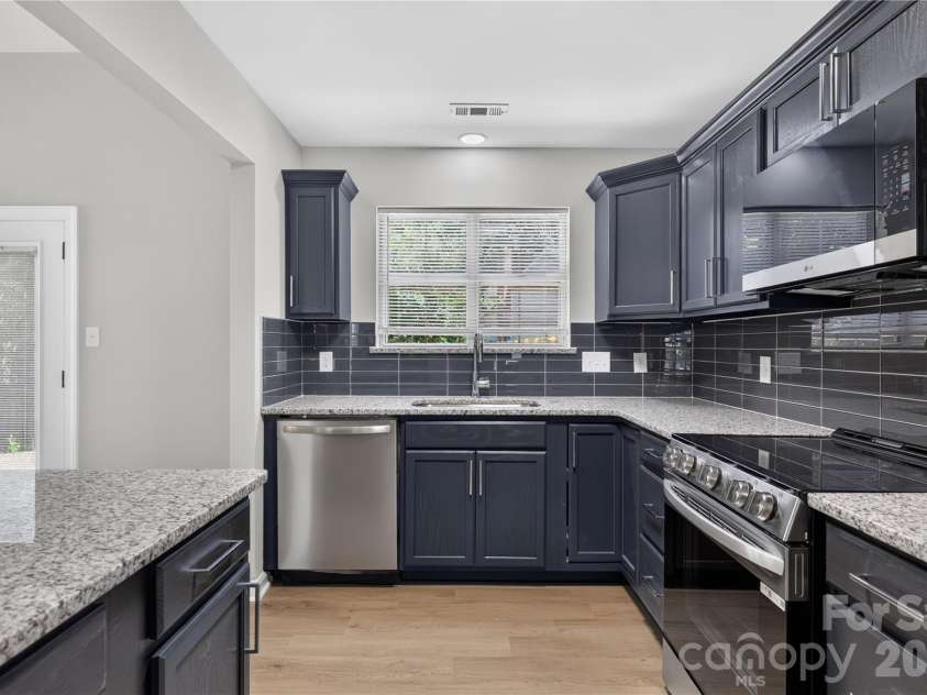702 Foxborough Road, Charlotte, NC 28213.  MLS# CAR4421648, YatesRealty ID 49242. 