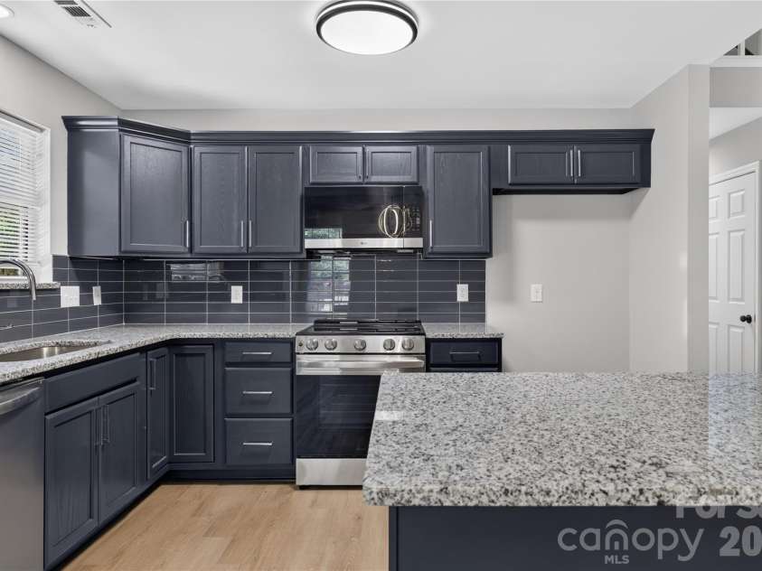 702 Foxborough Road, Charlotte, NC 28213.  MLS# CAR4421648, YatesRealty ID 49242. 