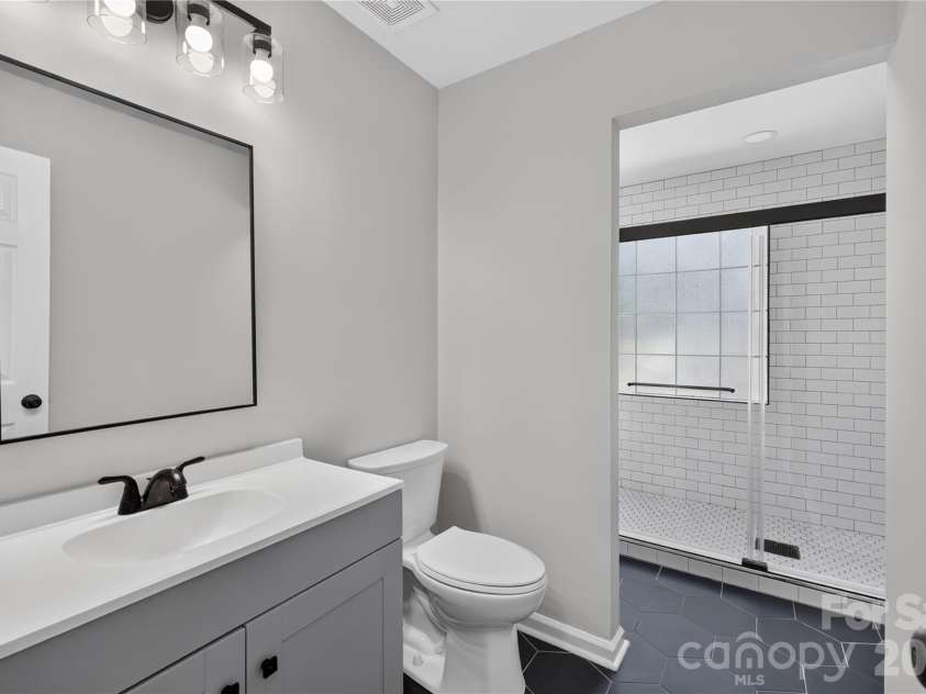 702 Foxborough Road, Charlotte, NC 28213.  MLS# CAR4421648, YatesRealty ID 49242. 