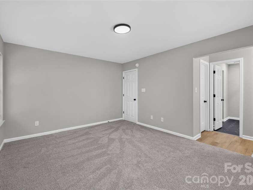 702 Foxborough Road, Charlotte, NC 28213.  MLS# CAR4421648, YatesRealty ID 49242. 