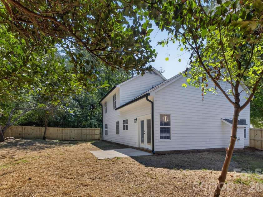 702 Foxborough Road, Charlotte, NC 28213.  MLS# CAR4421648, YatesRealty ID 49242. 