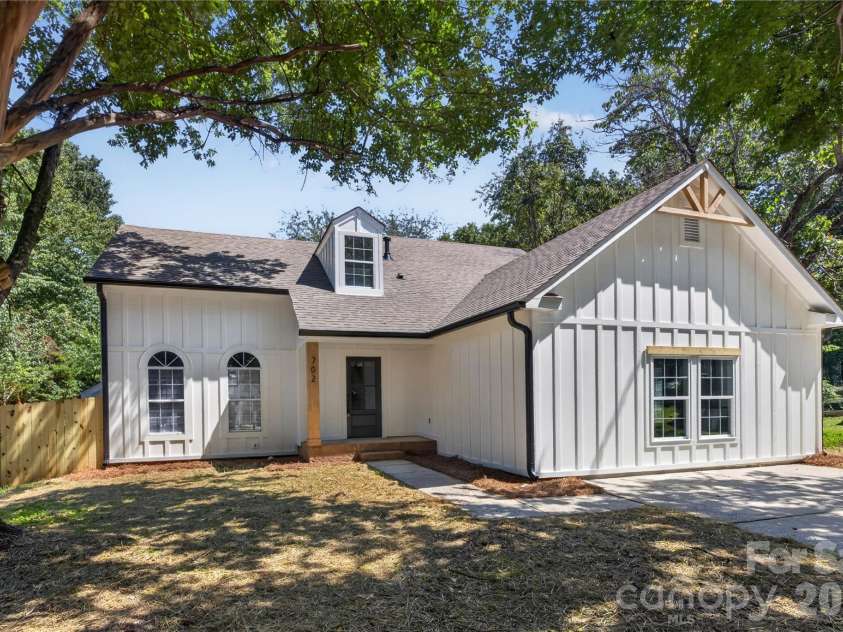 702 Foxborough Road, Charlotte, NC 28213.  MLS# CAR4421648, YatesRealty ID 49242. 