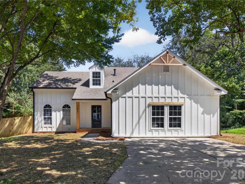 702 Foxborough Road, Charlotte, NC 28213.  MLS# CAR4421648, YatesRealty ID 49242. 