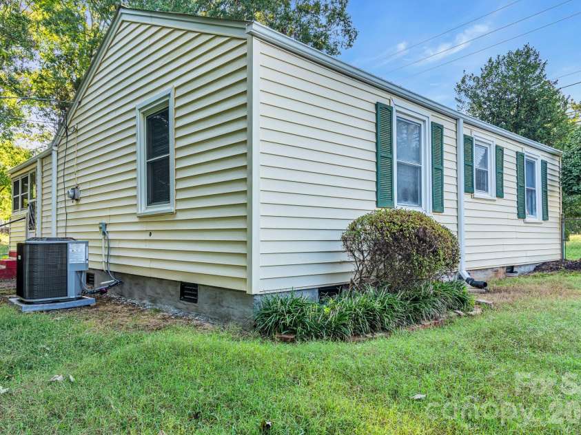 344 Owens Road, Lexington, NC 27292.  MLS# CAR4421664, YatesRealty ID 49244. 