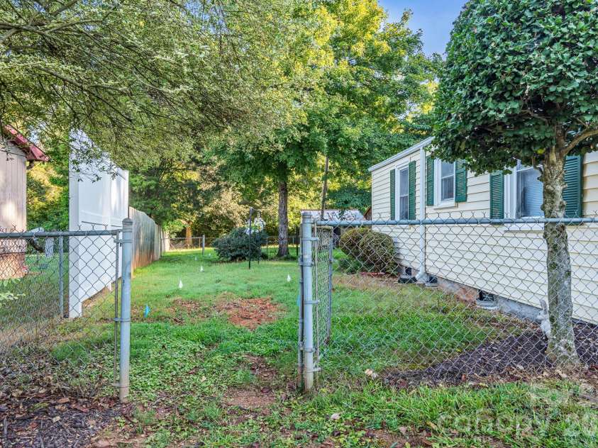 344 Owens Road, Lexington, NC 27292.  MLS# CAR4421664, YatesRealty ID 49244. 