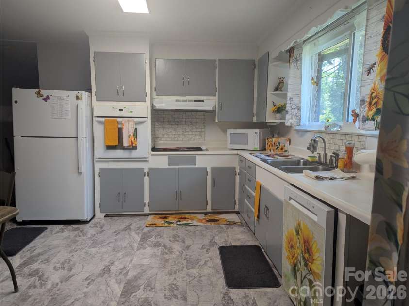 1311 Metcalf Road, Shelby, NC 28150.  MLS# CAR4422153, YatesRealty ID 49245. Kitchen